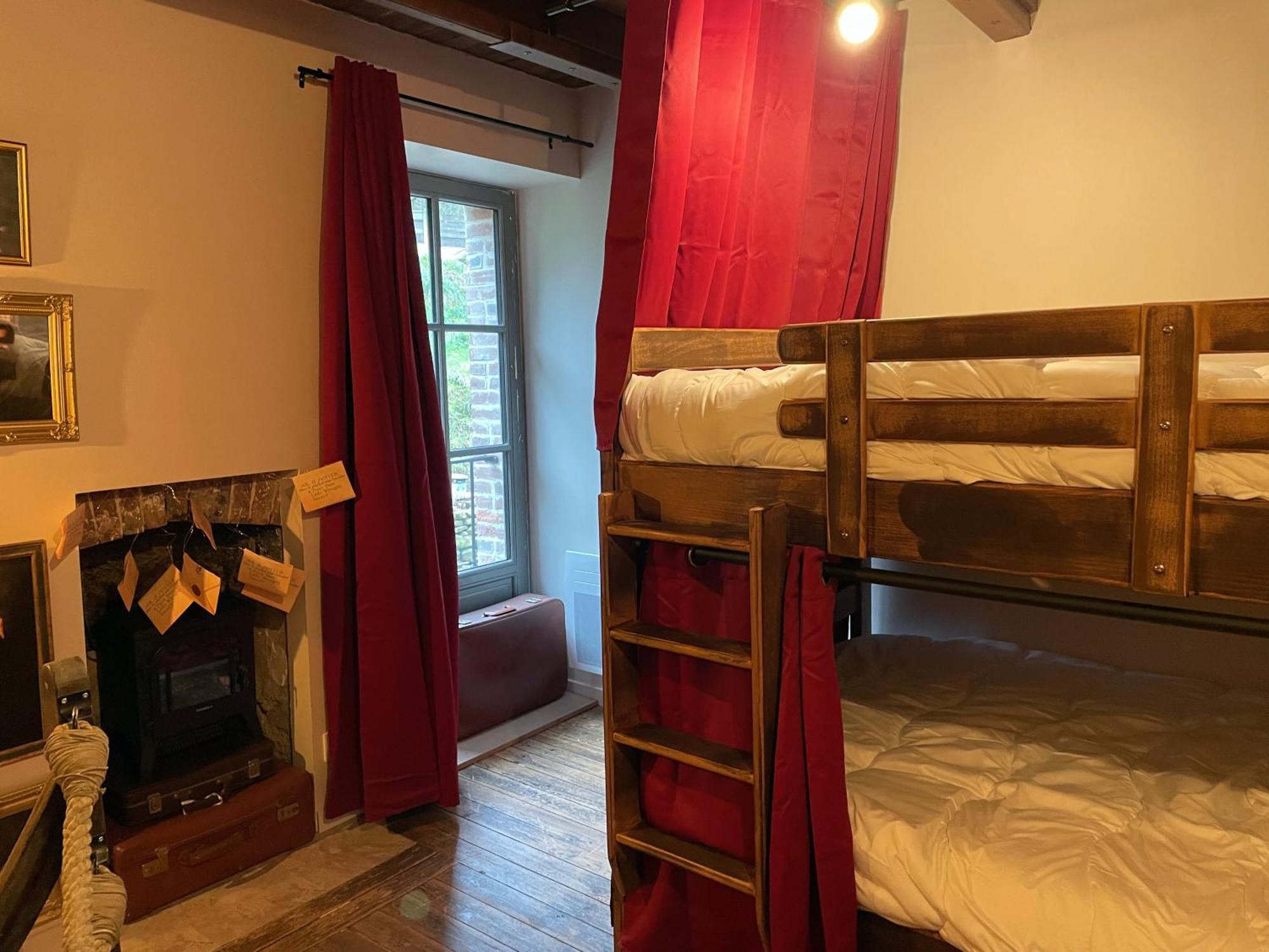 Impasse Des Mysteres - La Maison Des Sorciers Lehon/Dinan Buitenkant foto