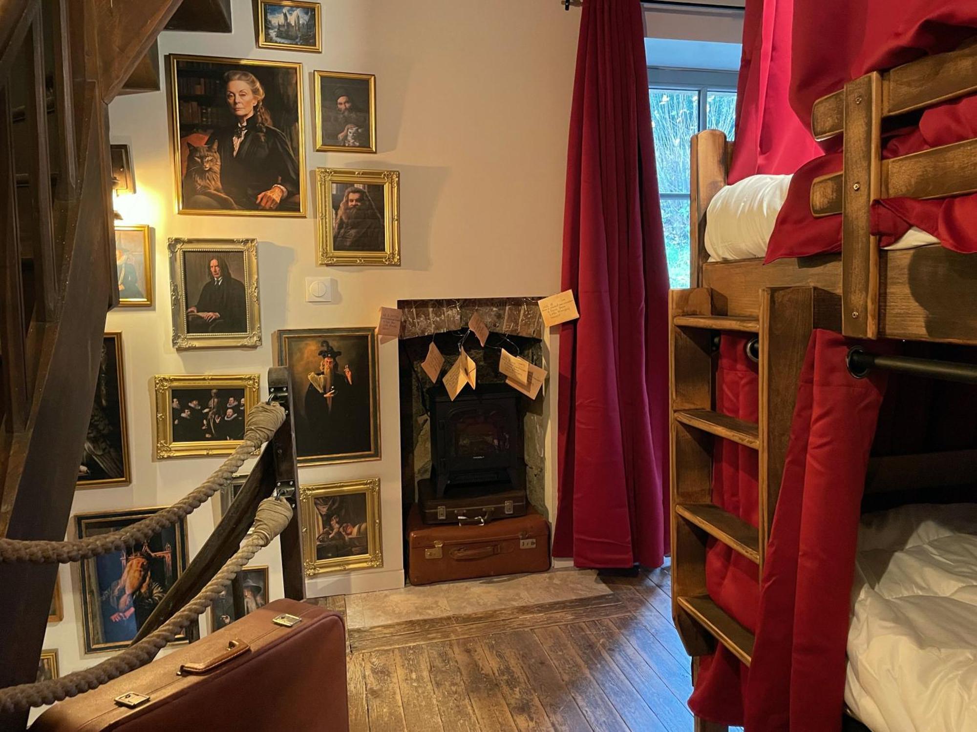 Impasse Des Mysteres - La Maison Des Sorciers Lehon/Dinan Buitenkant foto
